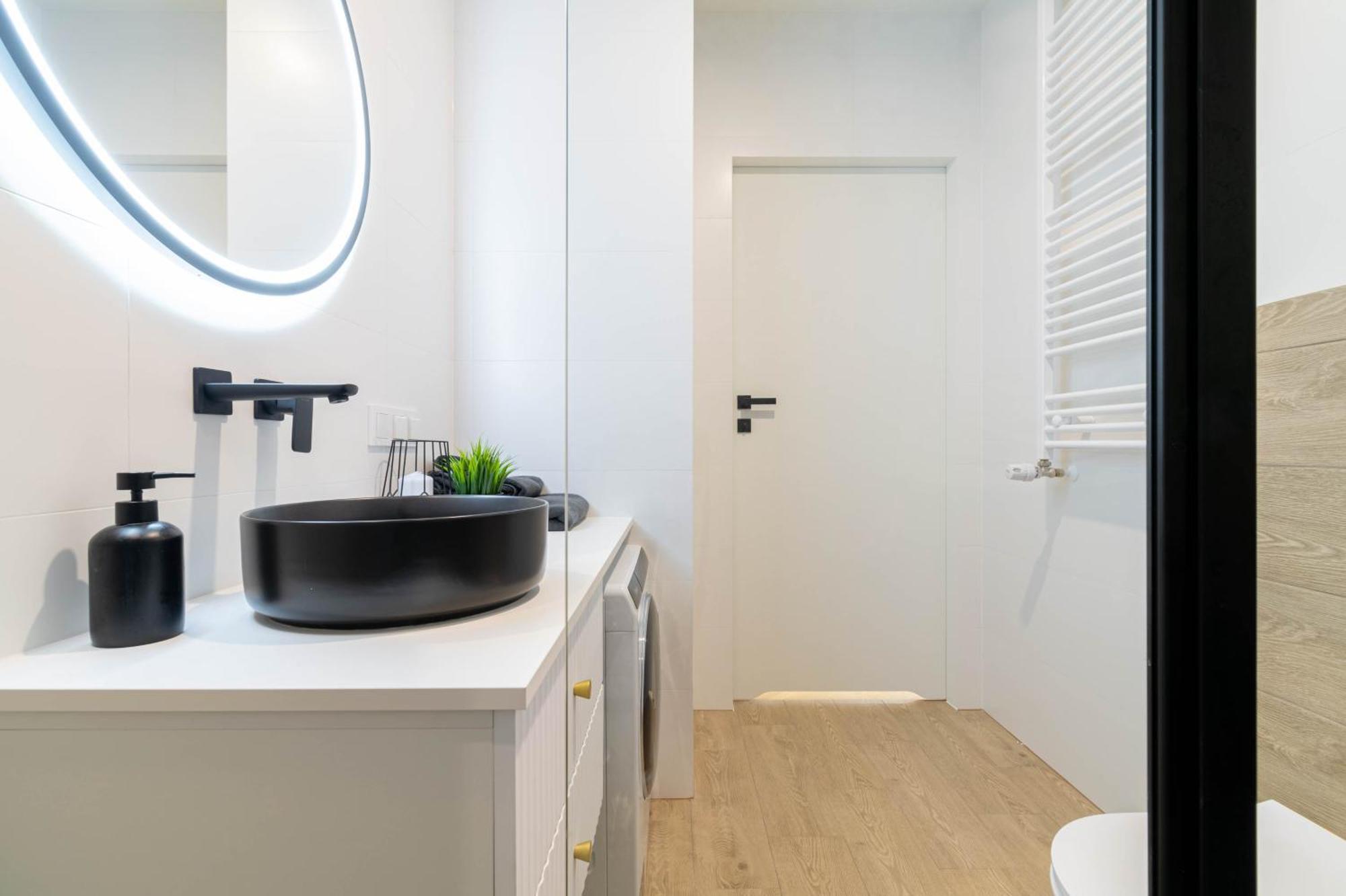Blue Ceglana - Free Parking - Self Check-in Apartment *